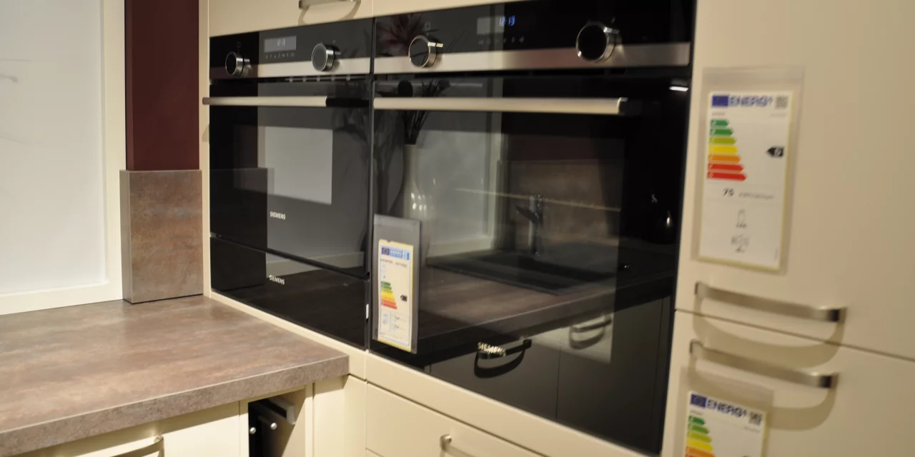 Küche von H&auml;cker - Concept Laser Soft - crema magnolie